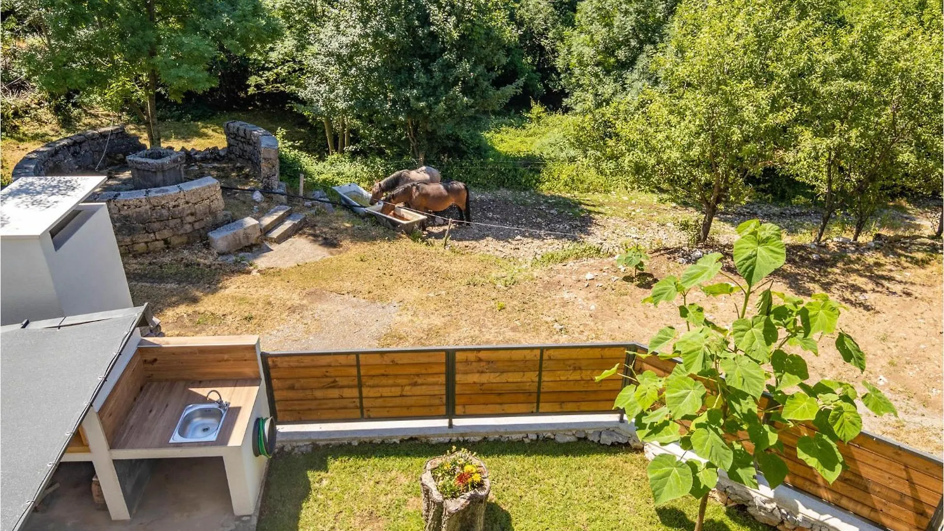 Awesome Home In Bater With House A Panoramic View